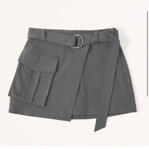 Abercrombie wrap front utility mini skort dark grey